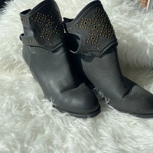 PRICE DROP PRICE FIRM Ecote Urban Outfitters boots like new size 7 1/2